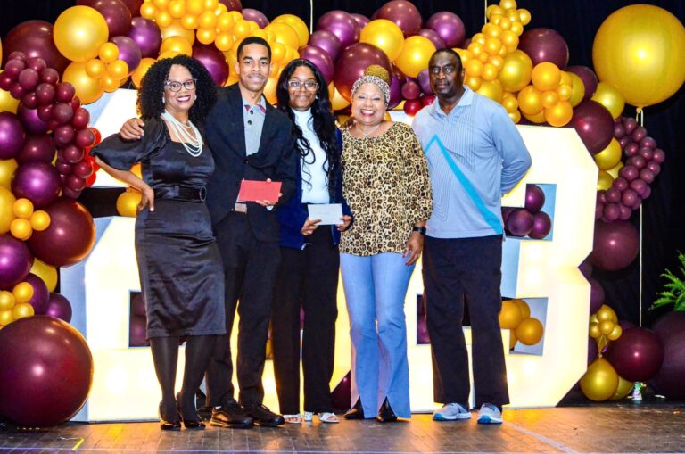 HOWARD CLASS OF 1976 GIVES SCHOLARSHIPS